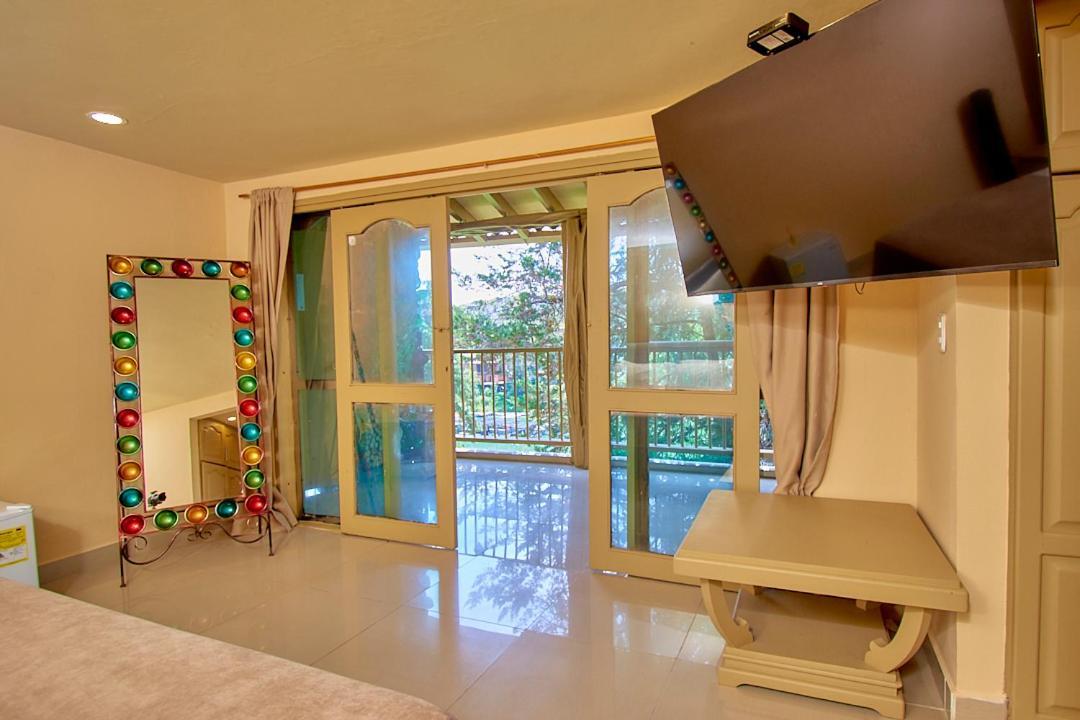 Mansion By Bernalo Hotels กัวตาเป ภายนอก รูปภาพ
