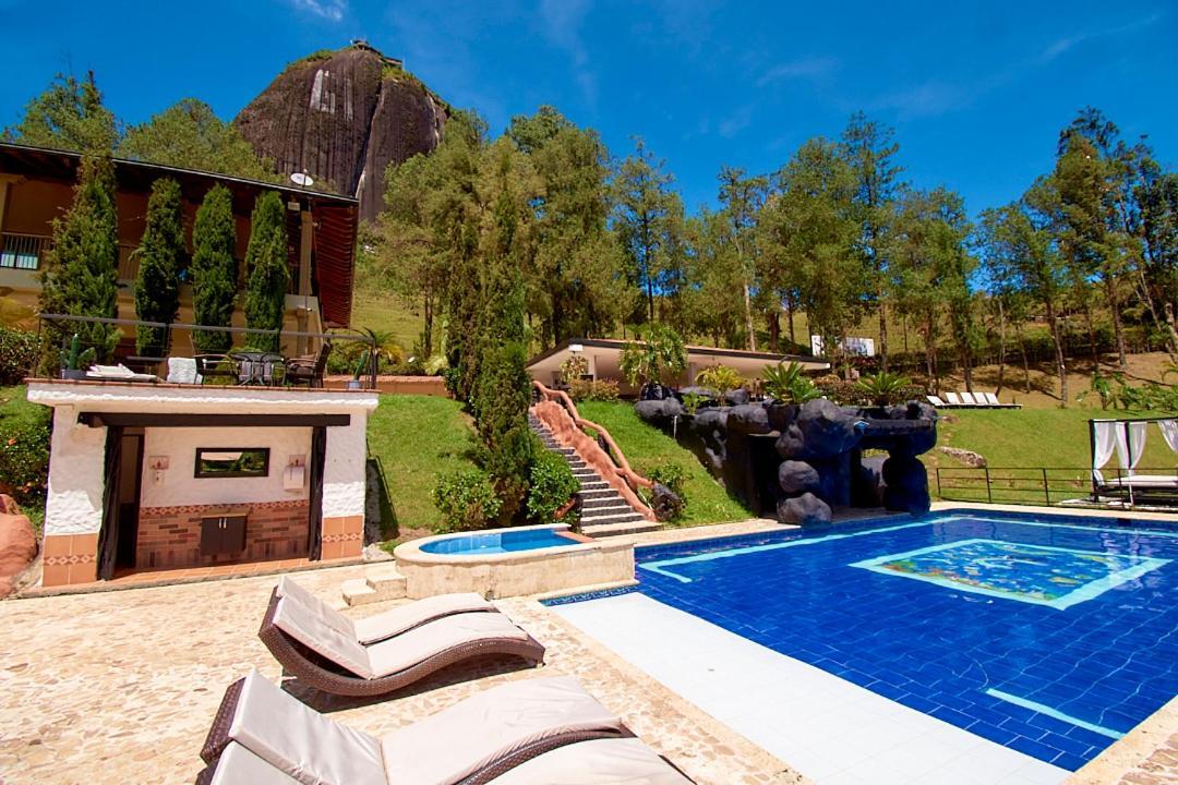Mansion By Bernalo Hotels กัวตาเป ภายนอก รูปภาพ